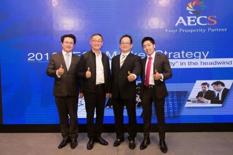 นายประพัฒน์ รัฐเลิศกานต์ (ที่ 2 จากขวา) ก...