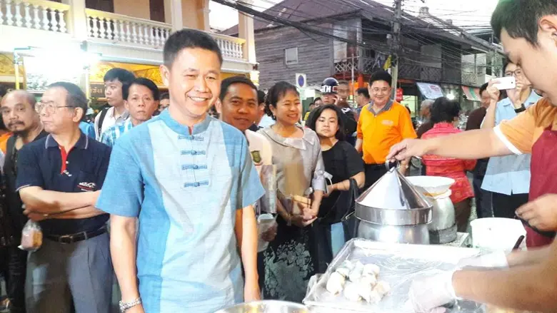 ผู้ว่าฯ เมืองกาญจน์ รุกส่งเสริมการท่องเที่ยวเปิดตลาดโต้รุ่งเชื่อมถนนคนเดินปากแพรก