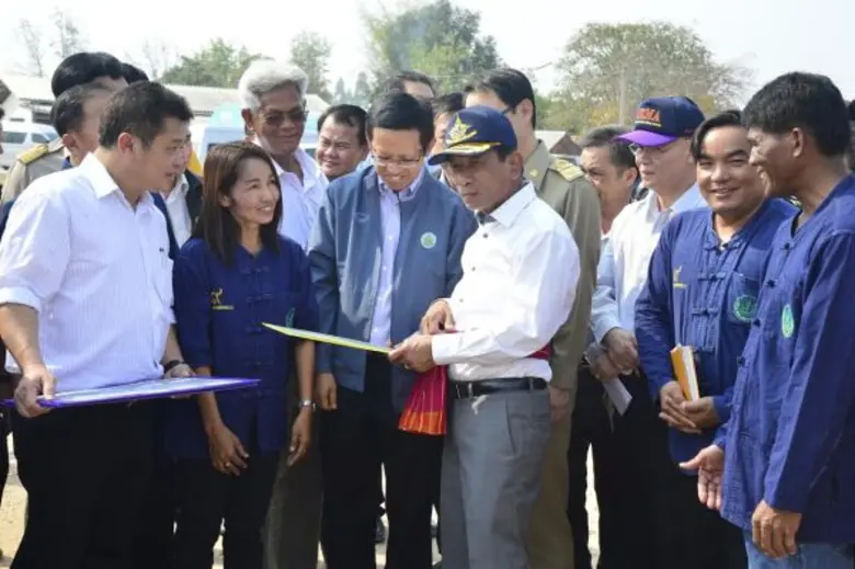 พลเอก ฉัตรชัย สาริกัลยะ รัฐมนตรีว่าการกระ...