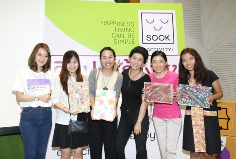 ณัฐริกา ธรรมปรีดานันท์ (ที่ 4 จากซ้าย) ร่...