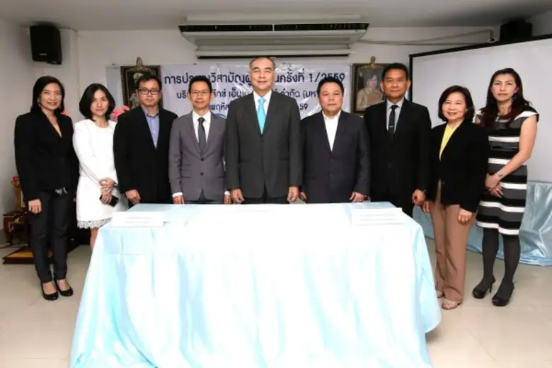 พลอากาศเอกพิธพร กลิ่นเฟือง (ที่ 5จากขวา) ...