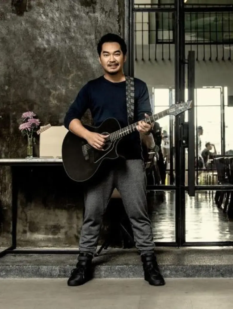 เรียกว่าไม่ต้องหล่อแต่เสียงดี แฟนเพลงก็เท...