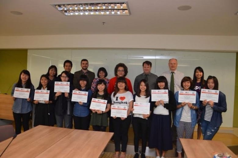 อาจารย์จิณดา เตชะวณิช ผู้ช่วยอธิการบดีด้า...