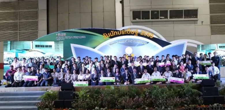 พลอากาศเอก ดร. ประจิน จั่นตอง รองนายกรัฐม...