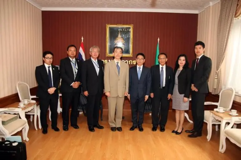 นายกุลิศ สมบัติศิริ อธิบดีกรมศุลกากร ให้ก...