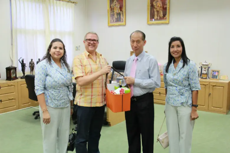 เซ็นทาราแกรนด์มิราจพัทยา มอบกระเช้าของขวั...