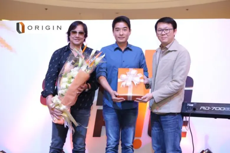 คุณสิริพงศ์ ศรีสว่างวงศ์ ประธานเจ้าหน้าที...