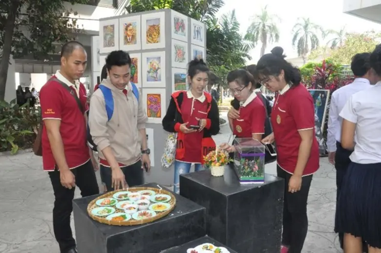 ครุศาสตร์ราชภัฏวิชาการ ประจำปีการศึกษา 2558 เทิดไท้พระผู้ทรงเป็นครูแห่งแผ่นดิน : การจัดการเรียนรู้ในศตวรรษที่ 21