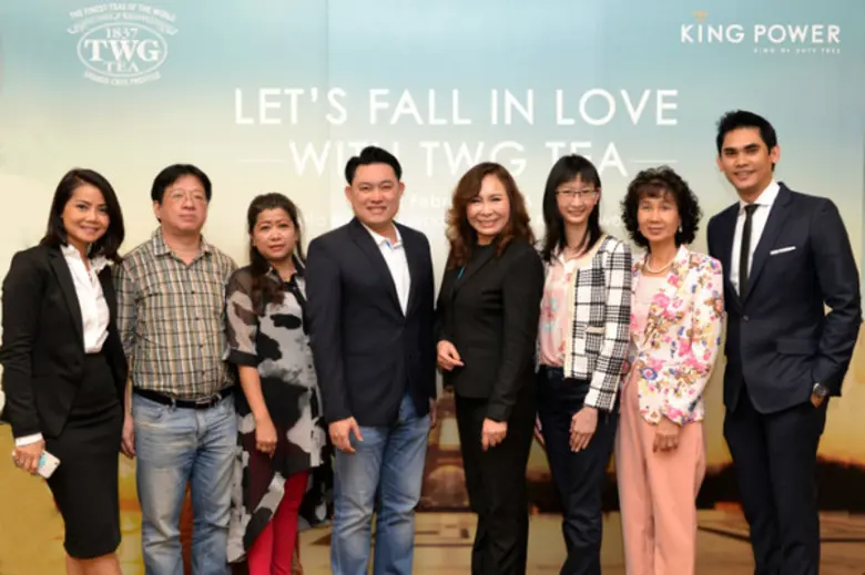 เกรียงศักดิ์ สุวรภามณีสวัสดิ์ (ที่ 4 จากซ...