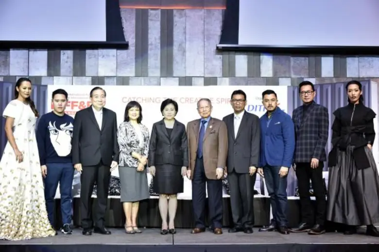 นางมาลี โชคล้ำเลิศ (ที่ 5 จากซ้าย) อธิบดี...