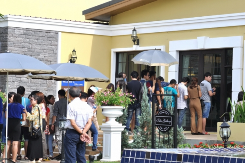 โกลเด้นแลนด์ เปิดโกลเด้น ทาวน์ พระราม 2 โชว์นวัตกรรมใหม่ ทาวน์โฮมฟังก์ชั่นครบ งบไม่เกิน 2 ล้านบาท