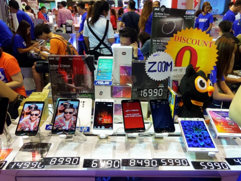 เอซุสเผย Zenfone Max กระแสดีมาก เฉลี่ยทุก 1 นาที ขายได้ 1.25 เครื่อง ครองแชมป์สมาร์ทโฟนยอดขายสูงสุดในบูธ งาน Thailand Mobile Expo 2016