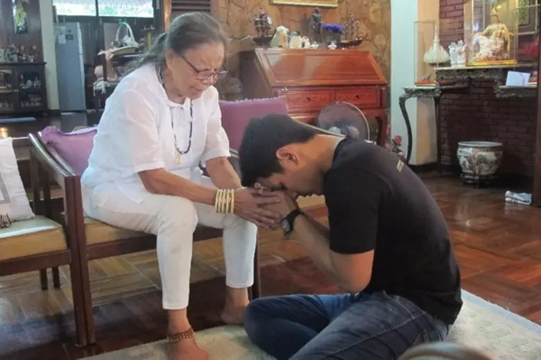 'เจเอสแอล’ เคารพบทประพันธ์ 'อตีตา’ นำ'อ๋อม’ ตัวแทนนักแสดงและทีมงาน กราบขอบคุณ 'ทมยันตี’