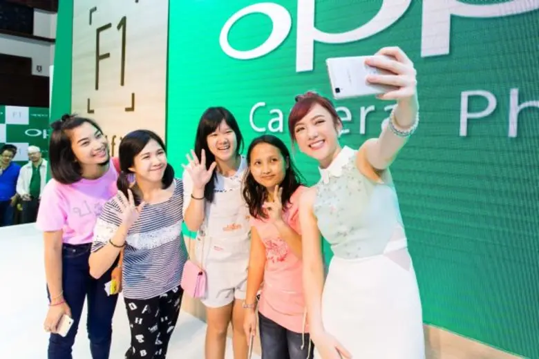 สาวน้อยร้อยล้านวิว "พลอยชมพู" ญานีน ไรเกล...