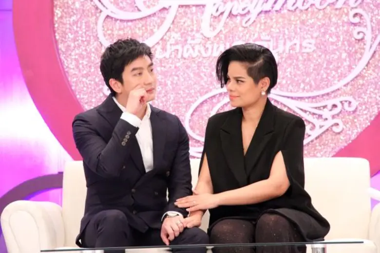 รายการ "น้ำผึ้งพระจันทร์" วาไรตี้ทอล์คโชว...