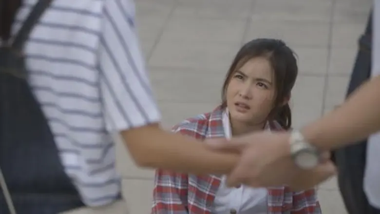 ทีวีไกด์: ซีรี่ส์ “Kiss The Series รักต้องจูบ” “มายด์” มึนตึ้บ โดน “ไซซี” ผลักกระเด็น!!! แย่ง “เมฆ” ไปต่อหน้าต่อตา