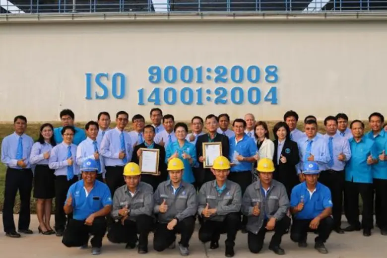 นางรัตนา กิจวรรณ ผู้ว่าการ กปภ. (คนกลาง) ...