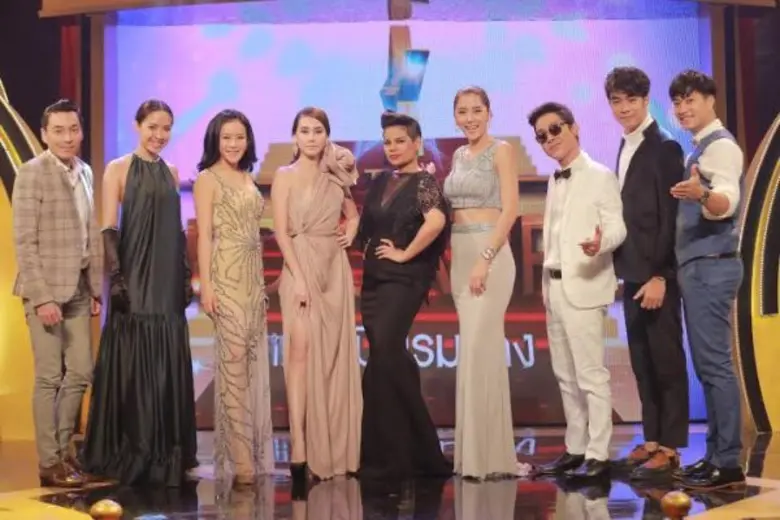 รายการ "The Red Carpet สมรภูมิพรมแดง" ราย...