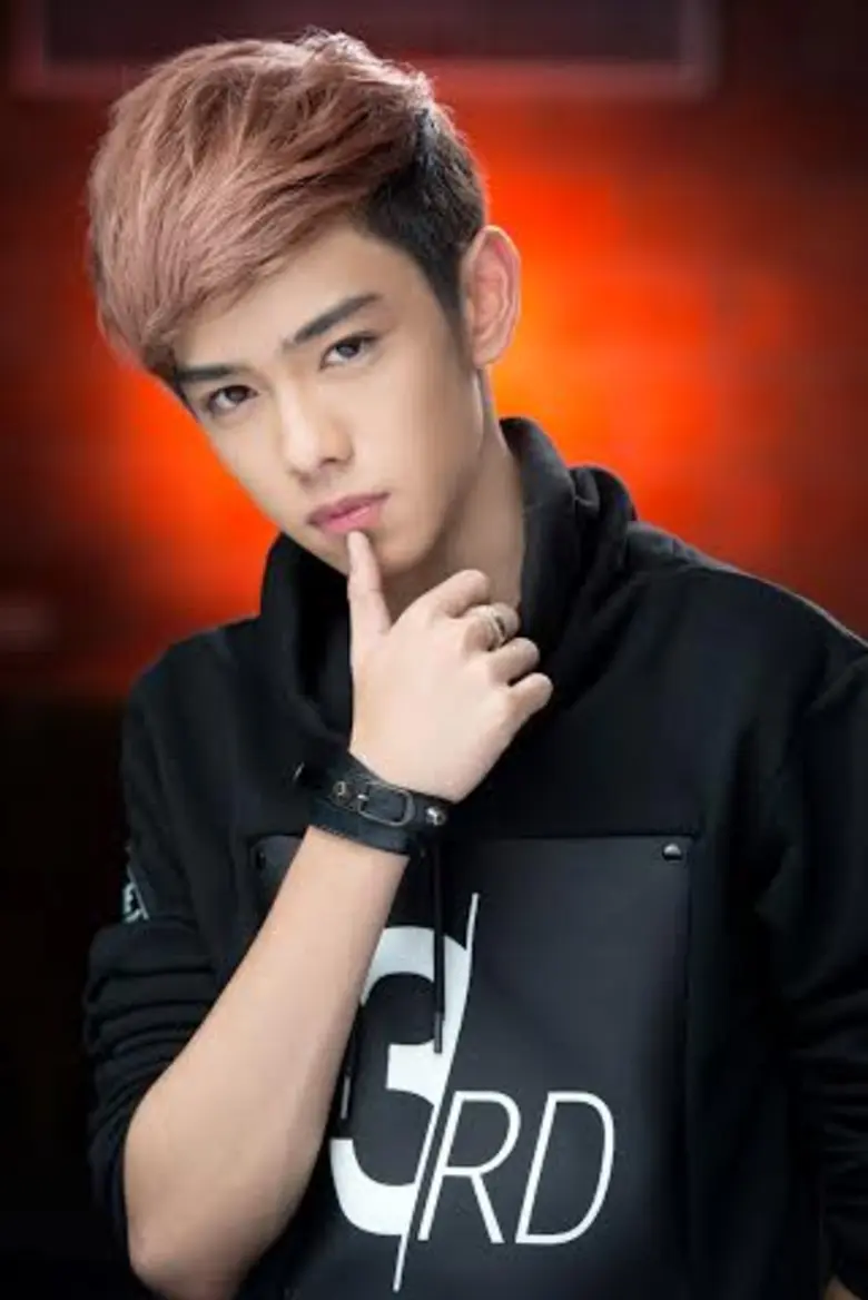 ถ้าพูดถึงค่ายที่ผลิตศิลปินวัยรุ่นสุดฮอตระ...