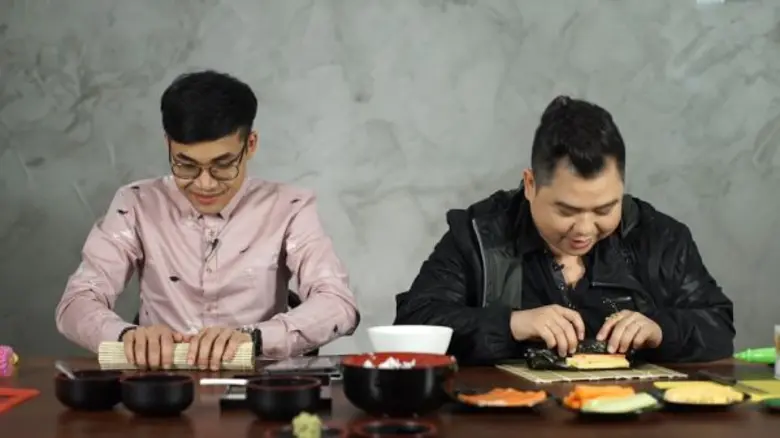 ทีวีไกด์: รายการ “Loukgolf's English Room” “แชมป์ ศุภวัฒน์ และ ครูลูกกอล์ฟ” โชว์ฝีมือทำ “Maki Roll” ติดตามได้ใน “Loukgolf's English Room”