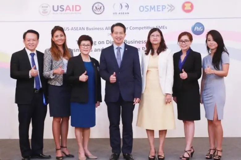 นายสุพันธุ์ มงคลสุธี ประธานสภาอุตสาหกรรมแ...