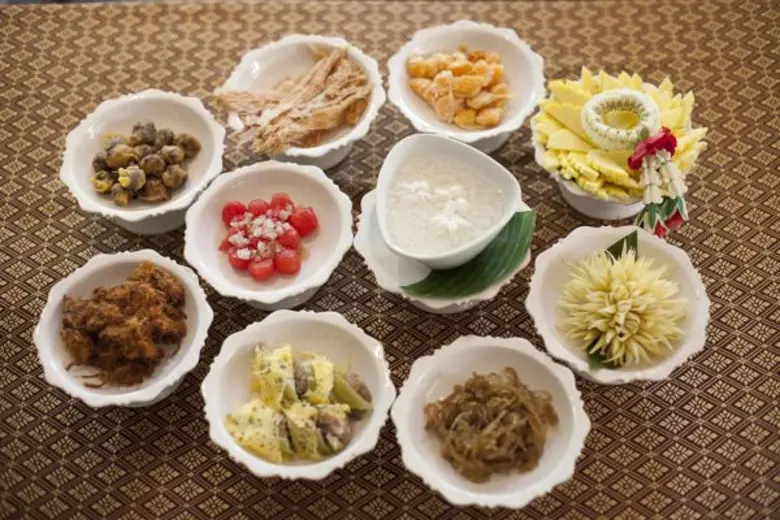 บุฟเฟต์ข้าวแช่มิสสยามสูตรต้นตำรับ ณ ห้องอาหารมิสสยาม โรงแรมหัวช้าง เฮอริเทจ กรุงเทพฯ