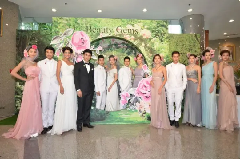 บิวตี้ เจมส์ อวดโฉมเพชร 200 ล้าน คอลเลกชั่นใหม่ “ลามูร์ โมเมนท์”