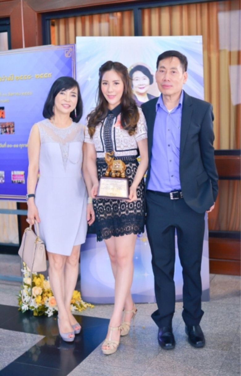 งานนี้ตระกูลบุญจิตต์พิมลเป็นปลื้มกับลูกสา...