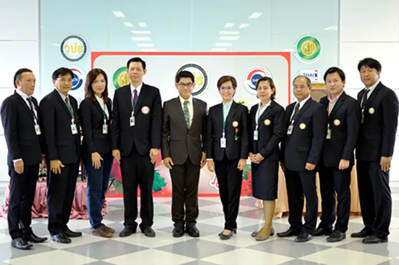 ศ.ดร.วัลลภ รัฐฉัตรานนท์ (ที่ 5 จากซ้าย) ผ...