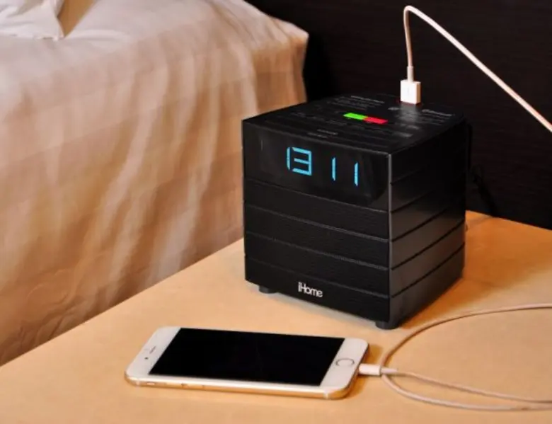 เครือโรงแรมชาเทรียมและเรซิเดนซ์ นำเสนอ เครื่องวิทยุ นาฬิกาปลุกดิจิตอล และชาร์จ พอร์ท