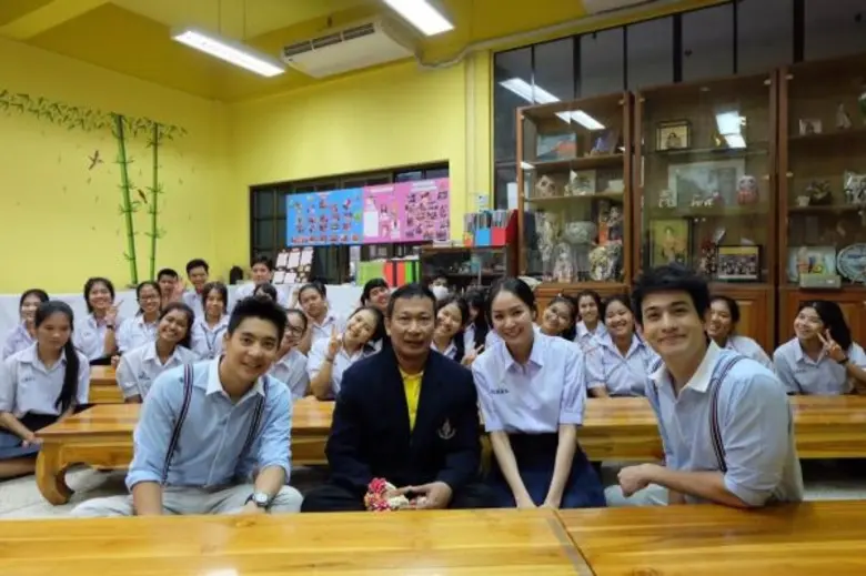 "รถโรงเรียน High School Reunion" อาทิตย์น...