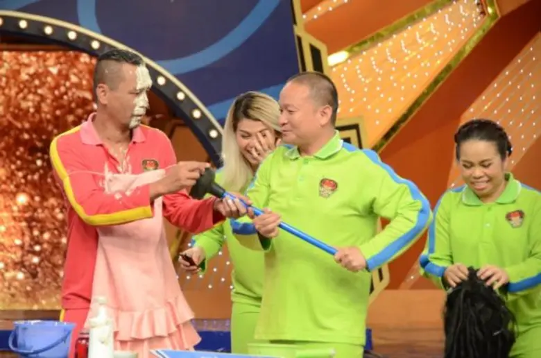 ทีวีไกด์: รายการ “ชิงร้อยชิงล้าน ว้าวว้าวว้าว” ร่วมฮา แก๊ง 3 ช่าโดนรุม!! เละได้ใจ