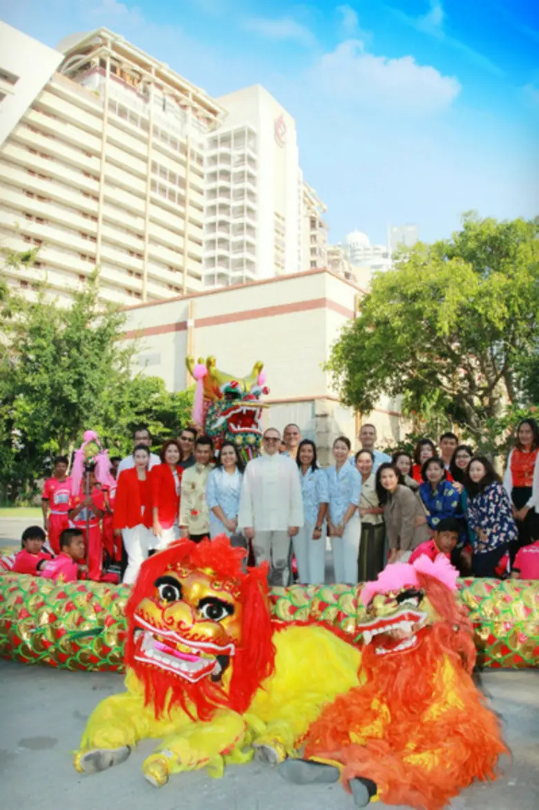 อังเดร บรูลฮาร์ท (กลาง) ผู้จัดการทั่วไปภา...