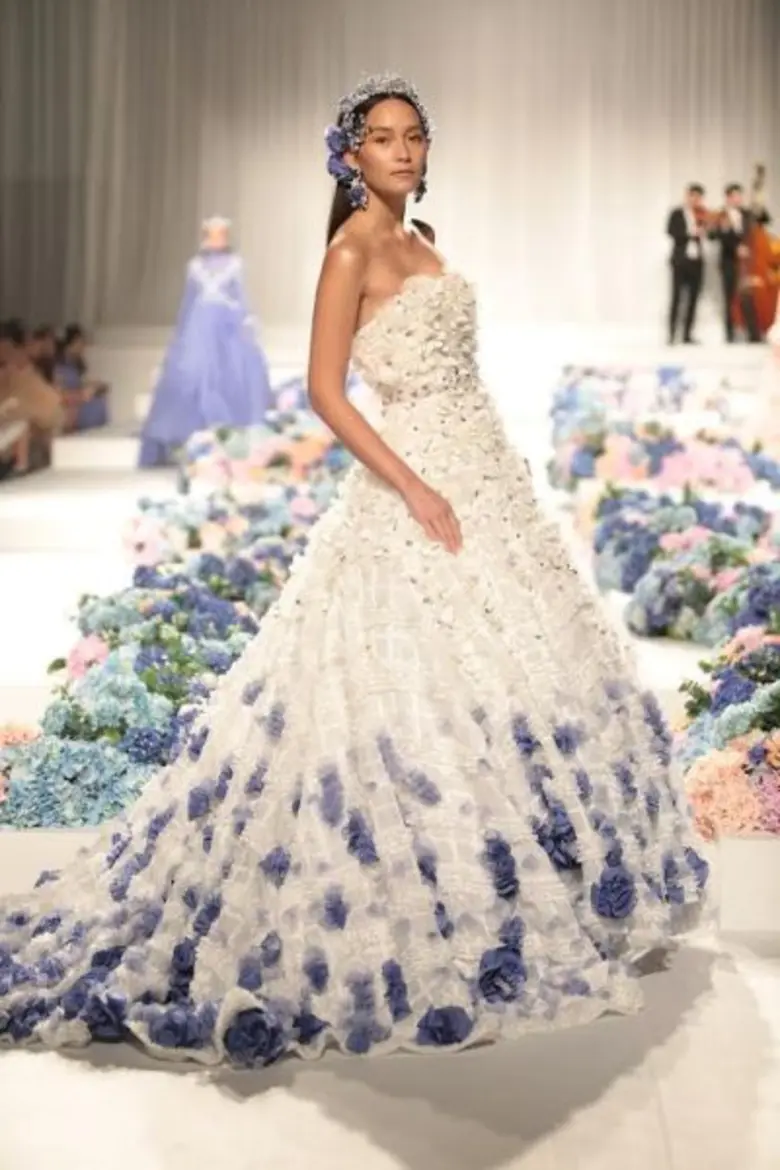 ขึ้นแท่นเป็นน้องใหม่มาแรงแห่งวงการไทยดีไซเนอร์แห่งย...