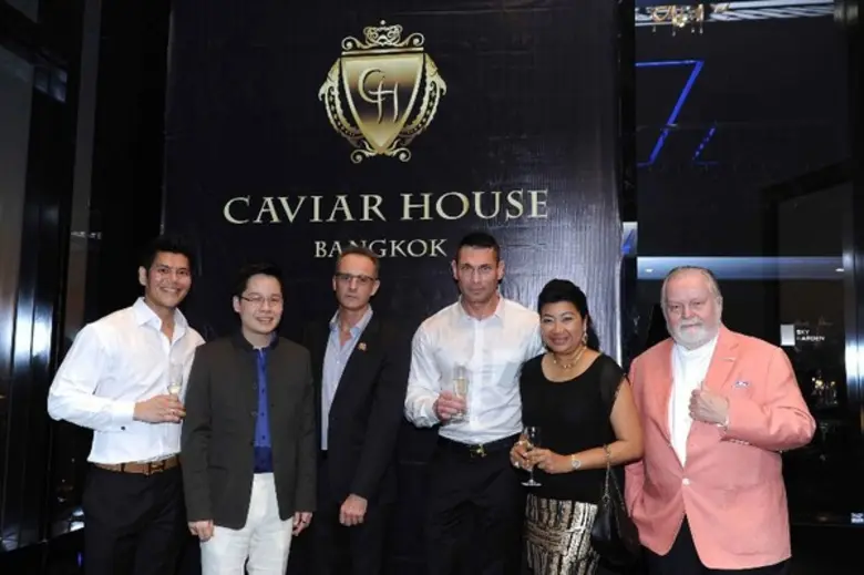 นพดล คำใส (ซ้าย) และ อเล็กซี ทูทิน (ที่ 3...