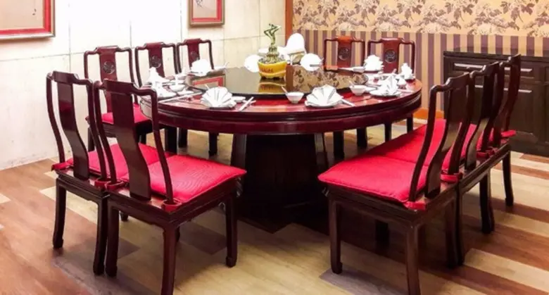 ห้องอาหารจีน ฮ่องเต้ ปรับโฉมใหม่ เน้นการตกแต่งภายใน แบบร่วมสมัย รังสรรค์เมนูใหม่ รองรับลูกค้ากลุ่มคนรุ่นใหม่และนักท่องเที่ยว