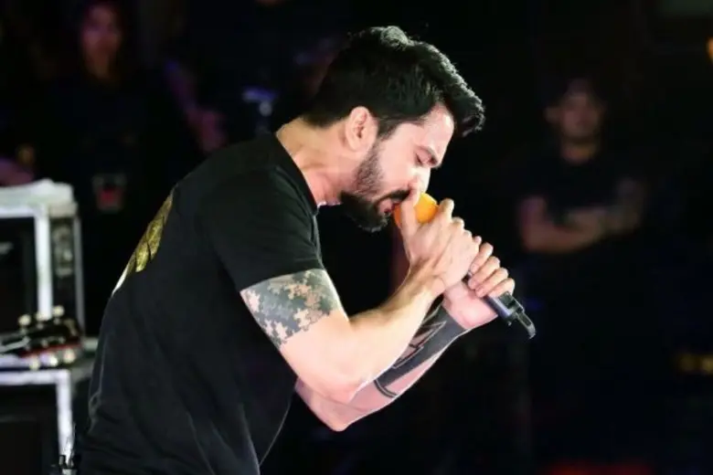 รายการมิวสิคเรียลลิตี้ "ไลฟ์เรคคอร์ด" คืน...