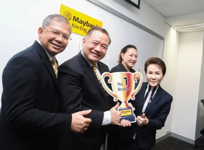 นายมนตรี ศรไพศาล และ นางบุญพร บริบูรณ์ส่ง...