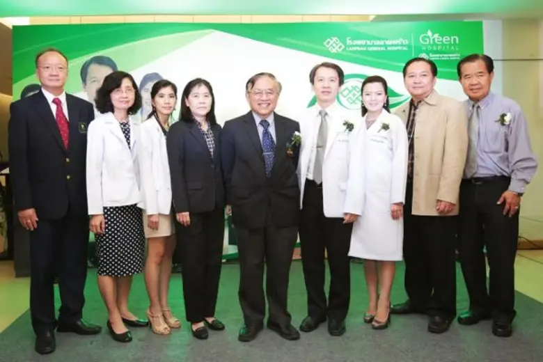 รศ.นพ.วิรัตน์ วงศ์แสงนาค (ที่ 5 จากซ้าย) ...