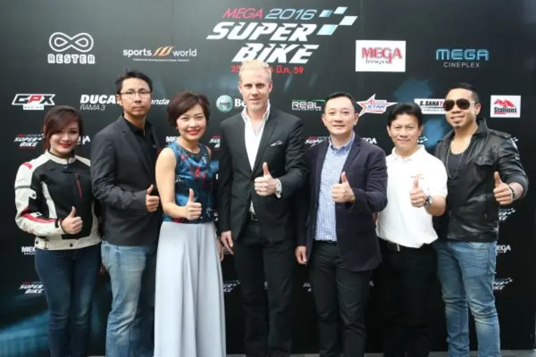 คริสเตียน โอลอฟสัน (กลาง) กรรมการผู้จัดกา...