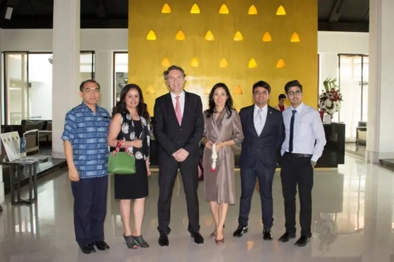 ฯพณฯ มร.เอนโน โดรฟีนิก (ที่ 3 จากซ้าย) เอ...