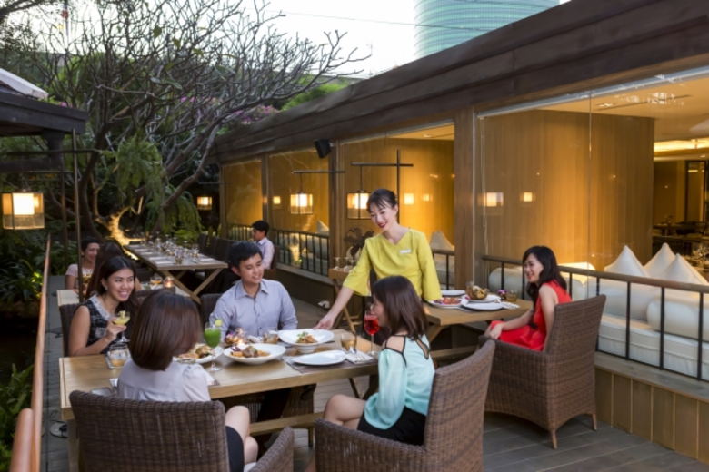 ห้องอาหารไทยสวนบัว โรงแรมเซ็นทาราแกรนด์ เ...