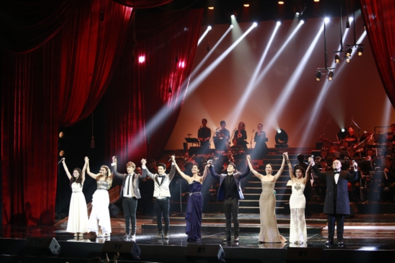 คอนเสิร์ต "เพลงรักเพลงละคร" เปิดโชว์ 3 รอ...