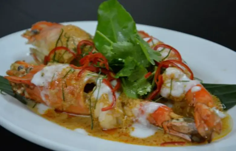 ห้องอาหารเรือนต้น เมนู "ฉู่ฉี่กุ้งแม่น้ำ และ ข้าวเหนียวมะม่วง"