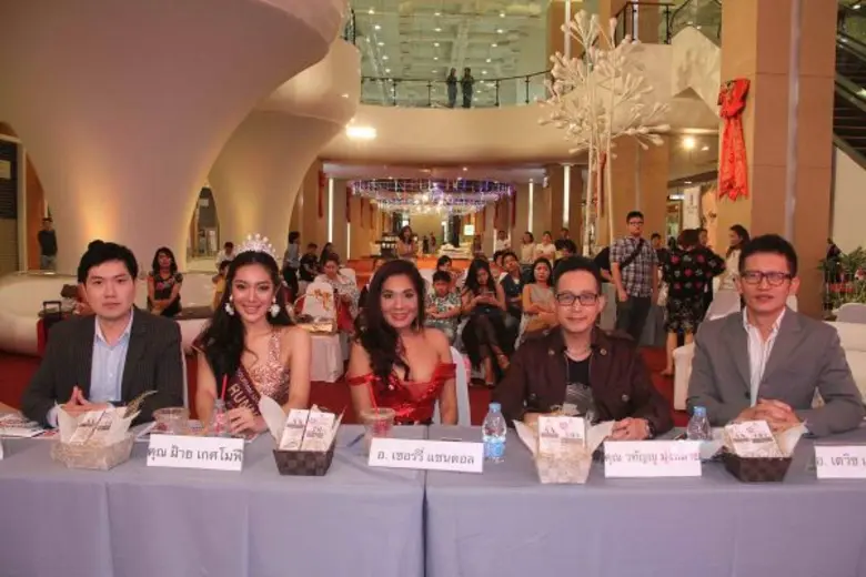 "ฝ้าย-เกศโมฬี โรจนประดิษฐ์" รอง Miss Inte...