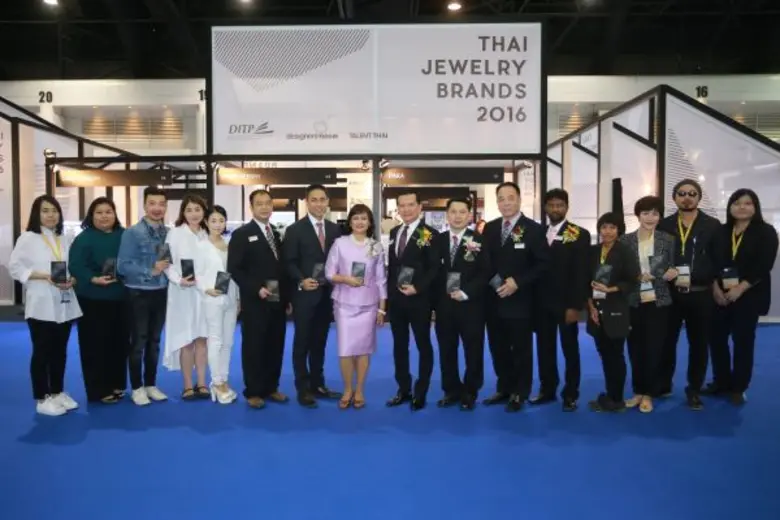 นางจันทิรา ยิมเรวัต วิวัฒน์รัตน์ (ที่ 8 จ...