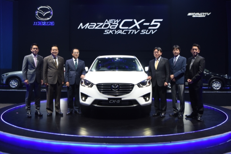 นายฮิเดสึเกะ ทาเกสึเอะ (ที่3 จากซ้าย) ประ...