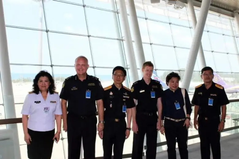 นายกุลิศ สมบัติศิริ อธิบดีกรมศุลกากร พร้อ...