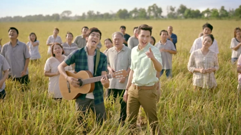 เอไอเอส ควงพรีเซนเตอร์สุดหล่อ เจมส์-จิราย...