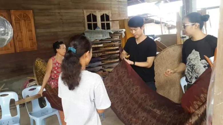 มหาวิทยาลัยนเรศวรทำวิจัย “ผ้าทอลวดลายใหม่เอกลักษณ์ประจำจังหวัดพิษณุโลก” องค์ความรู้จากภูมิปัญญา สู่สินค้าวัฒนธรรมรับประชาคมอาเซียน สะท้อนตัวตน บนความร่วมสมัย